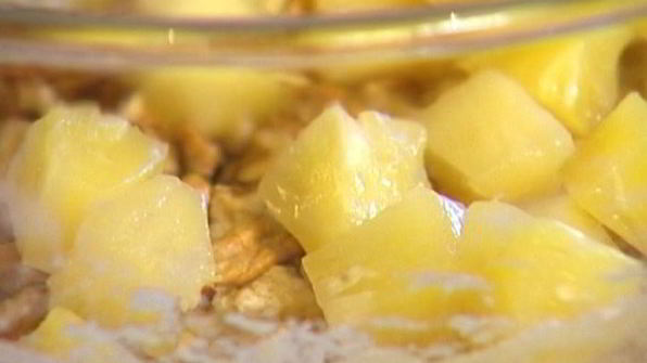 маффины с ананасами и грецкими орехами