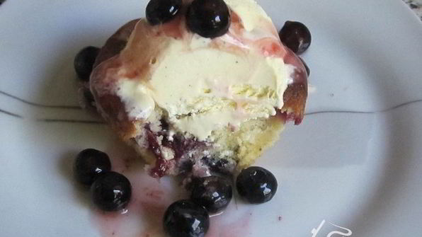 маффины с черникой и мороженым