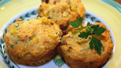 Маффины с чесноком и вялеными помидорами