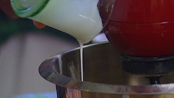 маффины с чесноком и вялеными помидорами