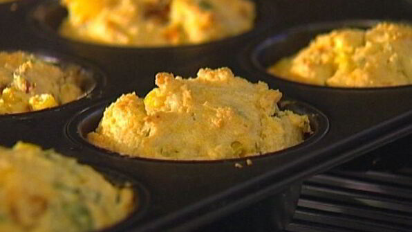 маффины с чесноком и вялеными помидорами