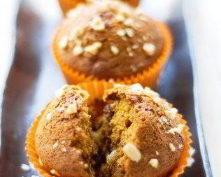 Маффины с грецкими орехами и джемом