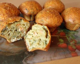 Маффины с креветками и шпинатом