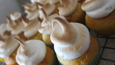 Маффины с лимонным кремом и меренгой