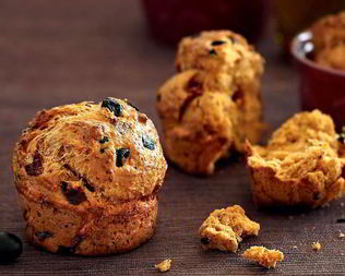 Маффины с маслинами и вялеными помидорами