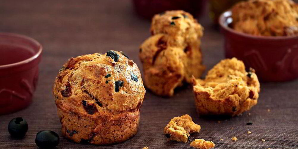 Рецепт маффины с маслинами и вялеными помидорами