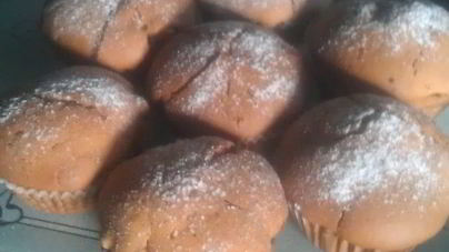 Маффины с персиком и клюквой