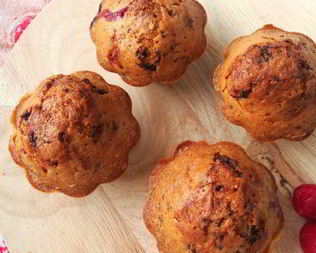 Маффины с шоколадом и вишней