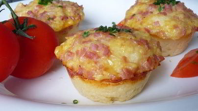 Маффины с сыром и ветчиной из дрожжевого теста