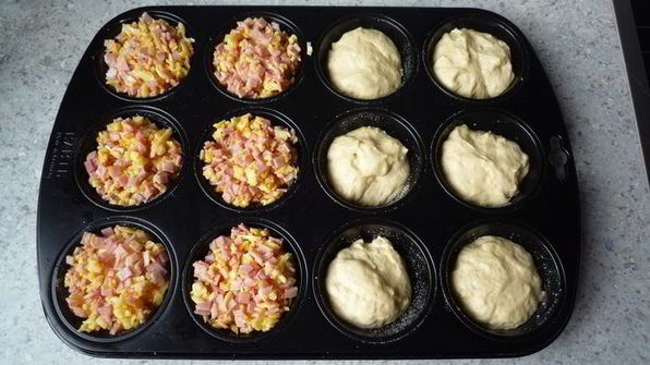 маффины с сыром и ветчиной из дрожжевого теста