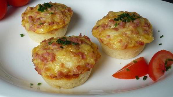 маффины с сыром и ветчиной из дрожжевого теста