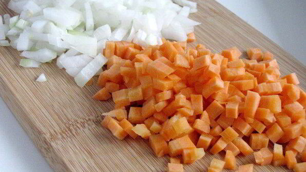 мясные маффины с овощами