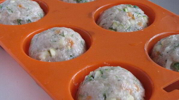 мясные маффины с овощами