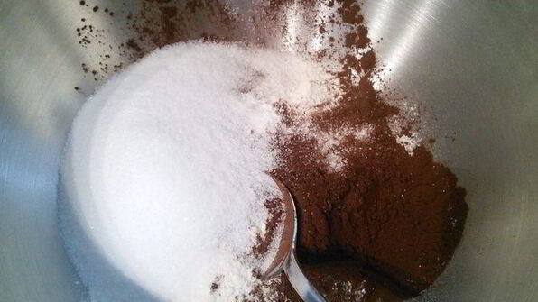 шоколадные маффины под сливочной шапочкой