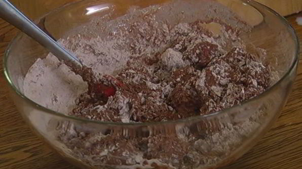 шоколадные маффины с черешней