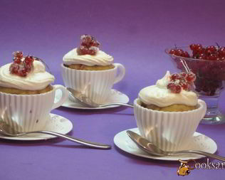 Смородиновые маффины с безе