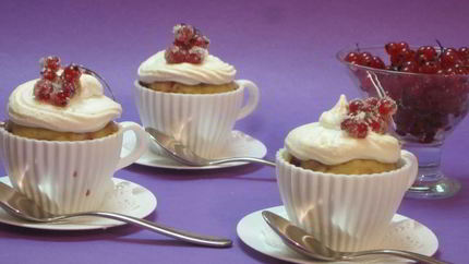 Смородиновые маффины с безе