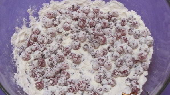 смородиновые маффины с безе