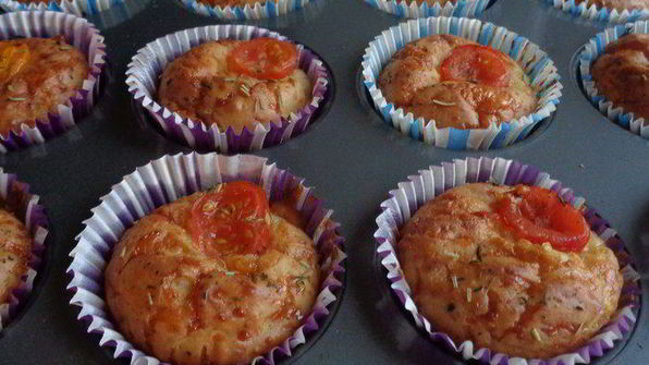 сырные маффины с помидорами черри