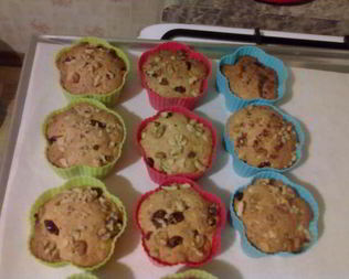 Творожные маффины с изюмом и грецким орехом