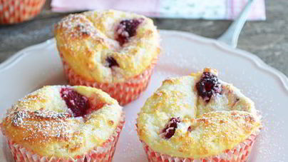 Творожные маффины с кокосом и малиной