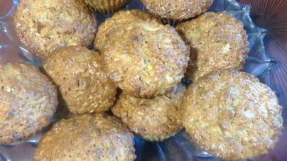 Яблочные маффины с орехами