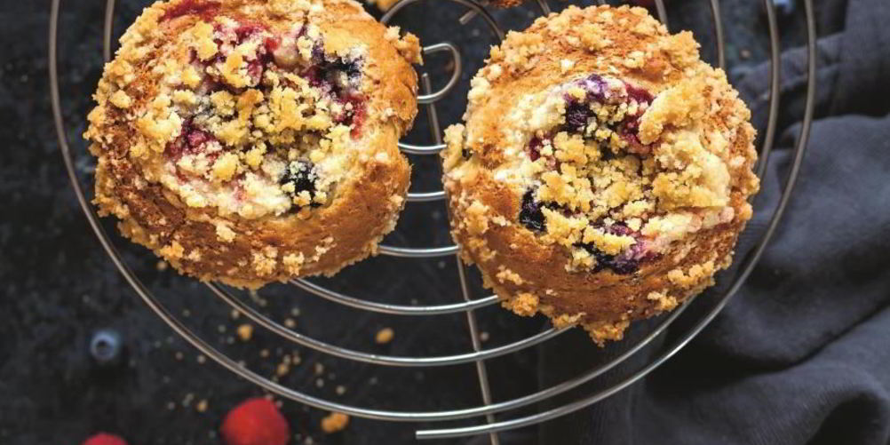 Рецепт ягодные маффины с творожной начинкой