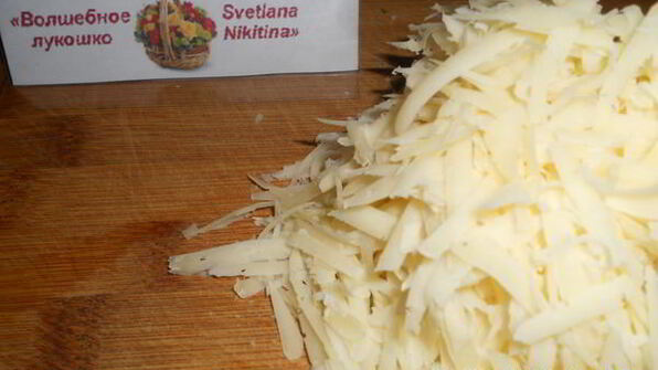 брюссельские оладьи с сыром и кедровыми орешками