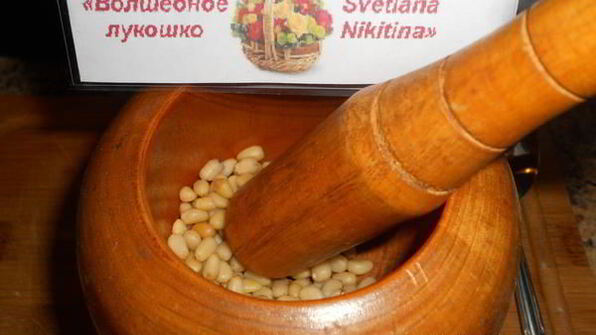 брюссельские оладьи с сыром и кедровыми орешками