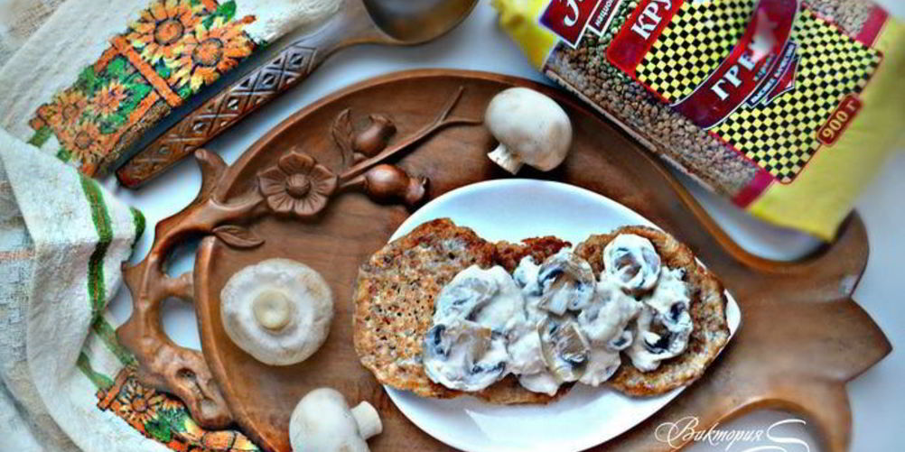 Рецепт гречневые оладьи с грибным соусом