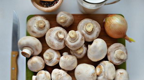 гречневые оладьи с грибным соусом