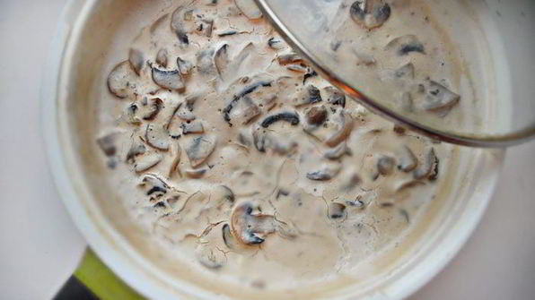 гречневые оладьи с грибным соусом