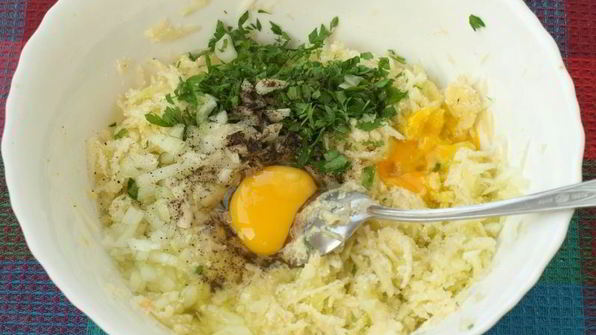 кабачковые оладьи с колбасой