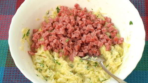 кабачковые оладьи с колбасой