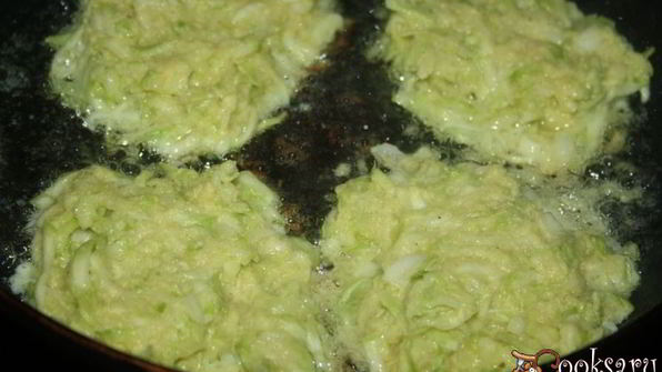 кабачковые оладьи с кукурузной мукой