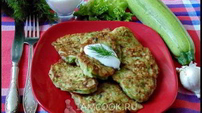 Кабачковые оладьи с мясом и грибами