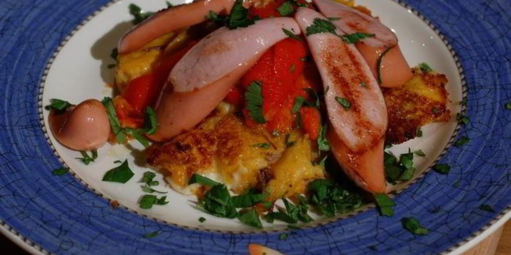 Рецепт картофельные оладьи и запеченный перец с сосисками