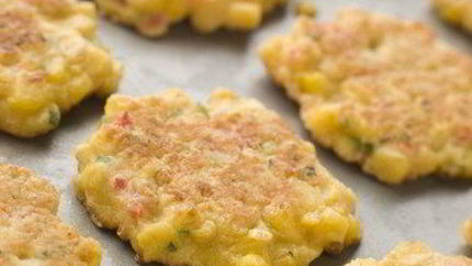 Хрустящие рисовые оладьи с пикантным творожным кремом