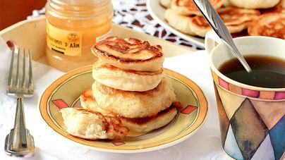 Кислые оладьи на дрожжах