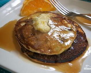 Кукурузные оладьи с черникой и апельсиновым маслом