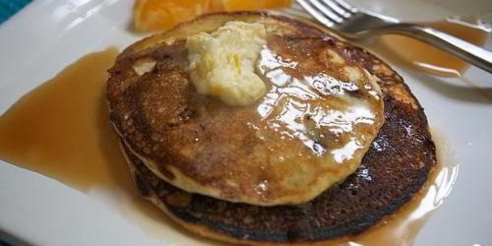 Рецепт кукурузные оладьи с черникой и апельсиновым маслом