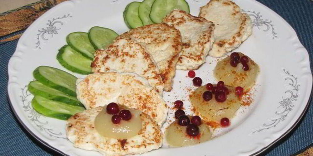 Рецепт курино-овощные оладьи с яблочным соусом