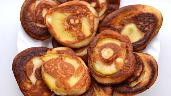 медовые оладьи с яблоком