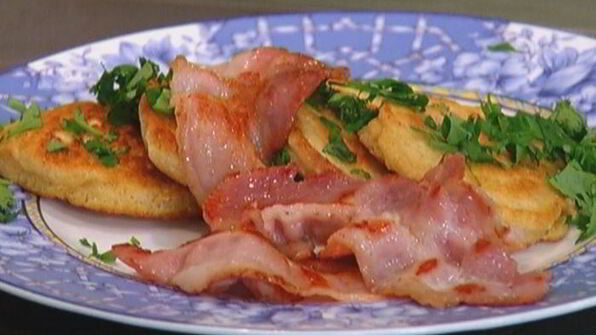 оладушки из поленты со сладкой кукурузой и беконом