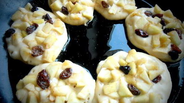 оладушки с карамельно-фруктовым припеком