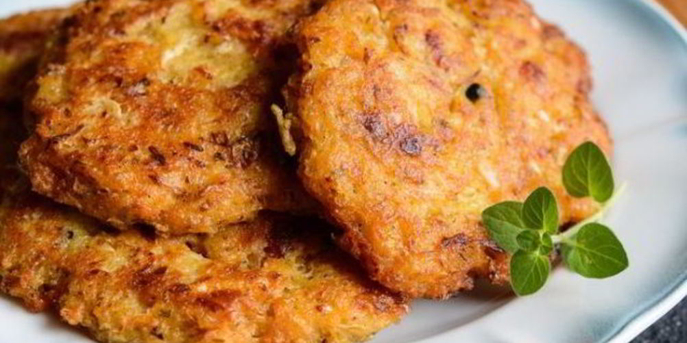 Рецепт оладьи из кабачков и сосисок на сковороде