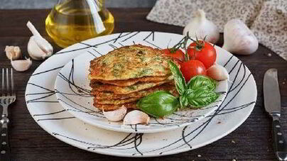 Оладьи из помидоров и базилика