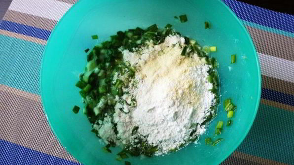 оладьи из зеленого лука с тмином