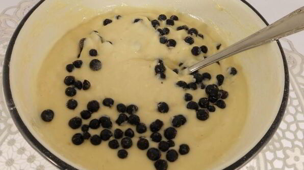 оладьи на кефире с черникой