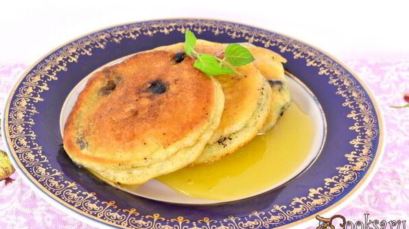 оладьи на кефире с черникой